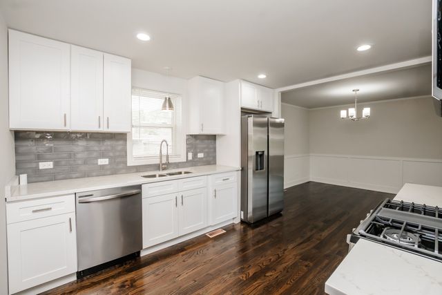 10048 S Saint Lawrence Avenue, Chicago, IL 60628