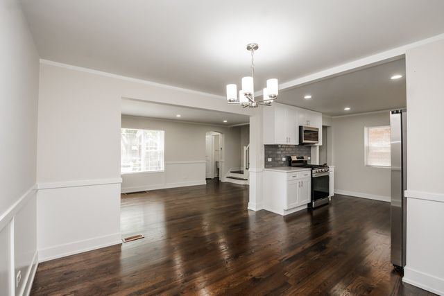 10048 S Saint Lawrence Avenue, Chicago, IL 60628