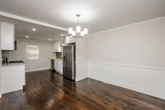 10048 S Saint Lawrence Avenue, Chicago, IL 60628