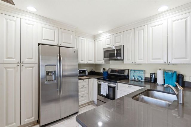 5191 SALMON DRIVE SE B, St Petersburg, FL 33705