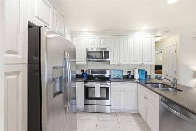 5191 SALMON DRIVE SE B, St Petersburg, FL 33705