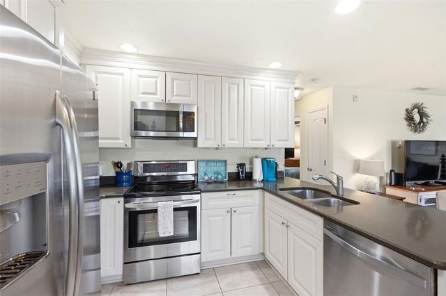 5191 SALMON DRIVE SE B, St Petersburg, FL 33705