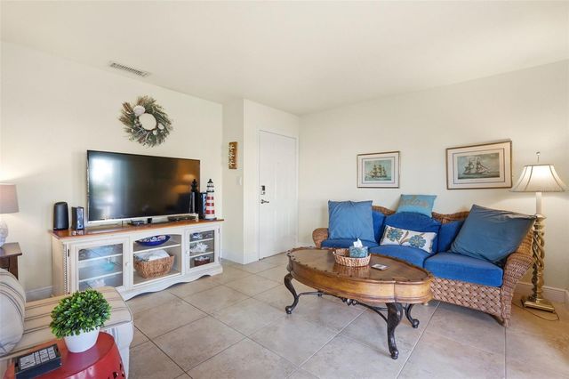 5191 SALMON DRIVE SE B, St Petersburg, FL 33705