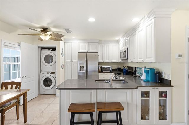 5191 SALMON DRIVE SE B, St Petersburg, FL 33705