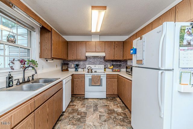1605 Goldsboro Avenue, Sanford, NC 27330