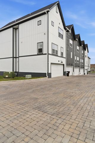 700 N DuPont Ave Apt 311, Madison, TN 37115