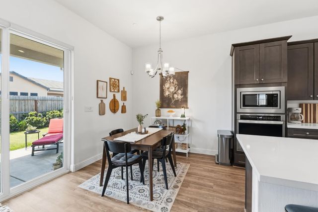 2100 Azalea Street, Kingsburg, CA 93631