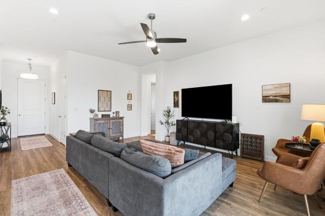 2100 Azalea Street, Kingsburg, CA 93631