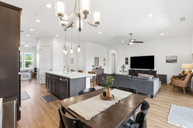 2100 Azalea Street, Kingsburg, CA 93631