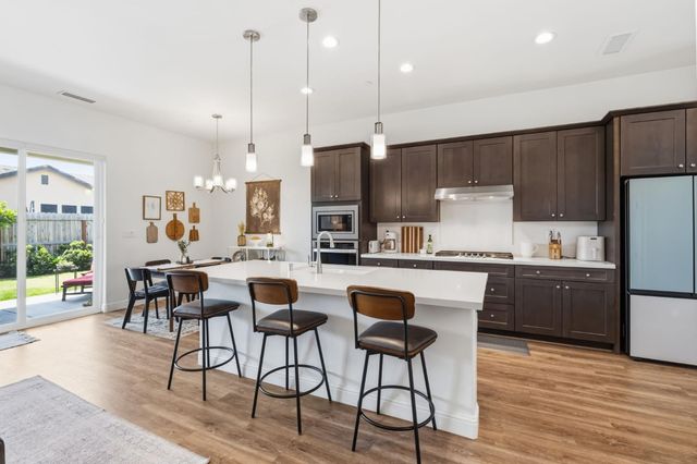 2100 Azalea Street, Kingsburg, CA 93631