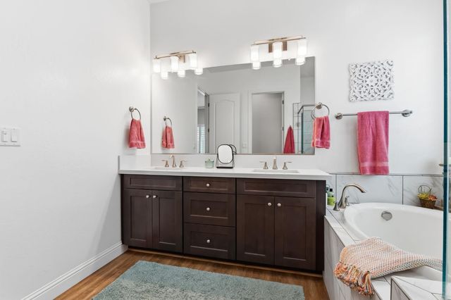 2100 Azalea Street, Kingsburg, CA 93631