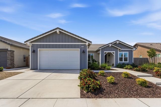 2100 Azalea Street, Kingsburg, CA 93631