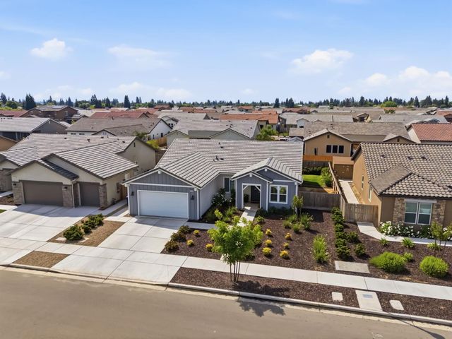 2100 Azalea Street, Kingsburg, CA 93631