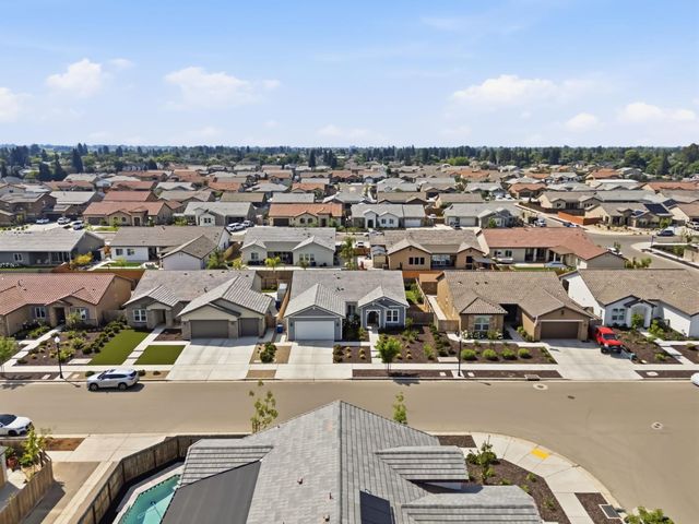 2100 Azalea Street, Kingsburg, CA 93631