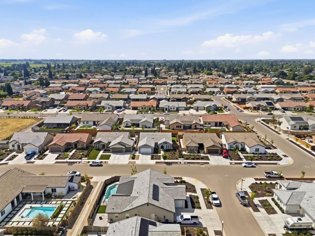 2100 Azalea Street, Kingsburg, CA 93631