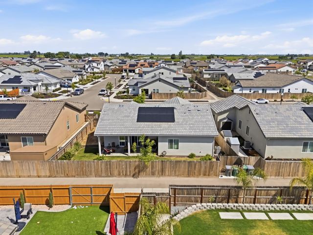 2100 Azalea Street, Kingsburg, CA 93631