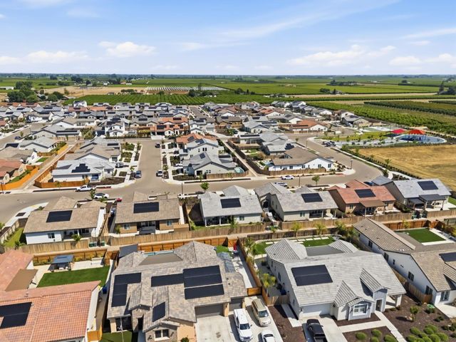 2100 Azalea Street, Kingsburg, CA 93631