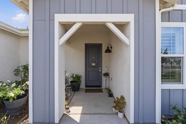 2100 Azalea Street, Kingsburg, CA 93631