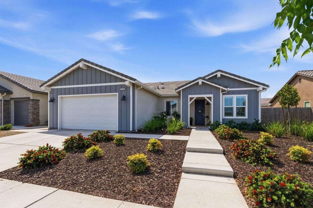 Image 1 of property listing at 2100 Azalea Street, Kingsburg, CA 93631