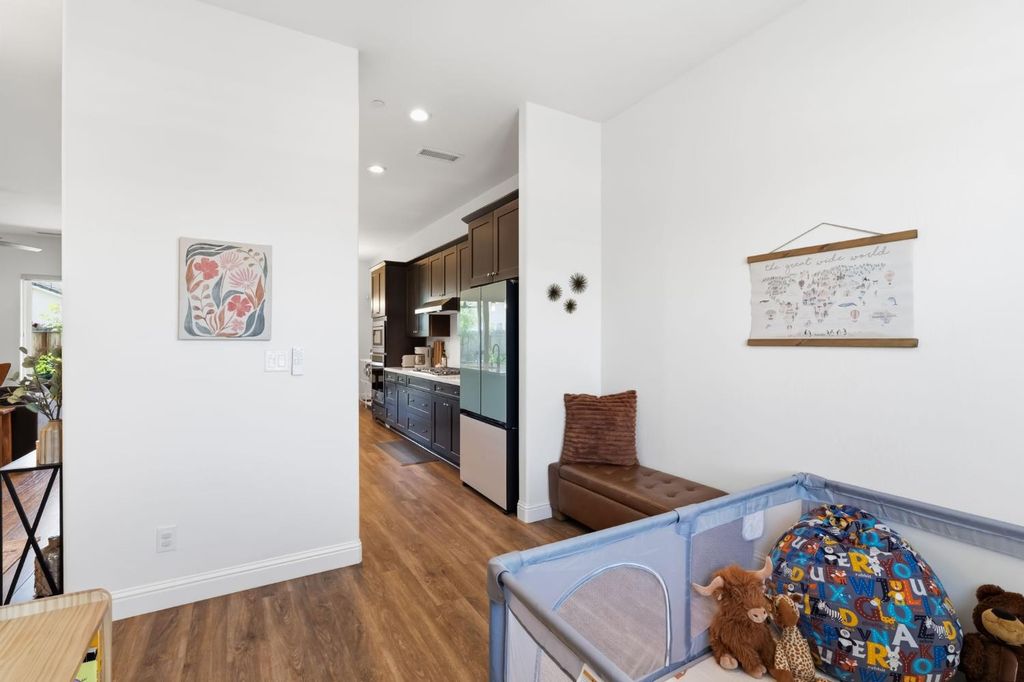 Image 10 of property listing at 2100 Azalea Street, Kingsburg, CA 93631