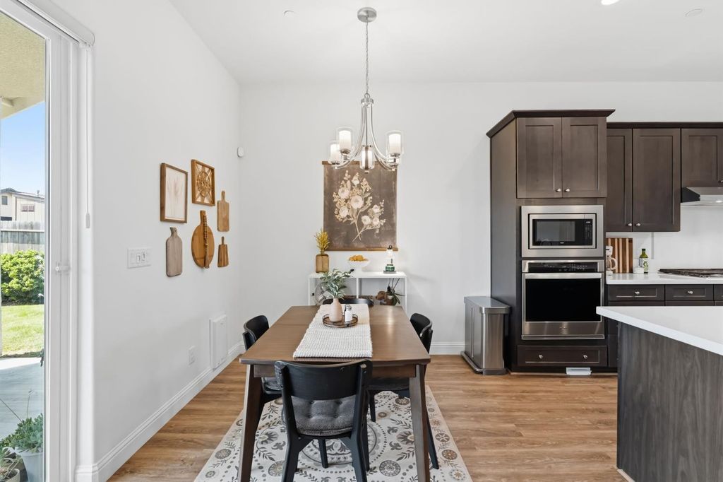 Image 15 of property listing at 2100 Azalea Street, Kingsburg, CA 93631