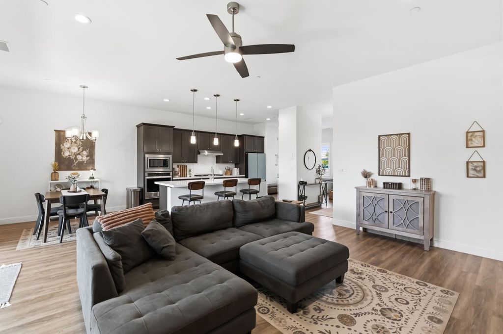 Image 18 of property listing at 2100 Azalea Street, Kingsburg, CA 93631