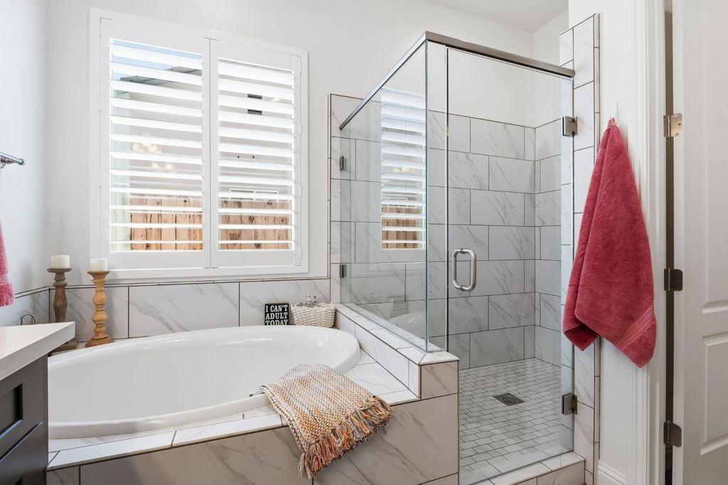 Image 29 of property listing at 2100 Azalea Street, Kingsburg, CA 93631