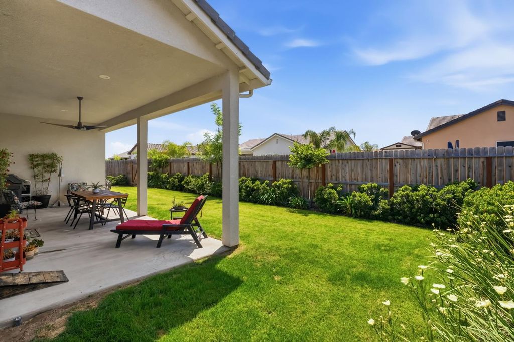 Image 32 of property listing at 2100 Azalea Street, Kingsburg, CA 93631