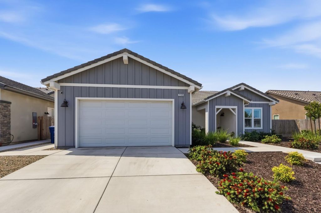 Image 38 of property listing at 2100 Azalea Street, Kingsburg, CA 93631
