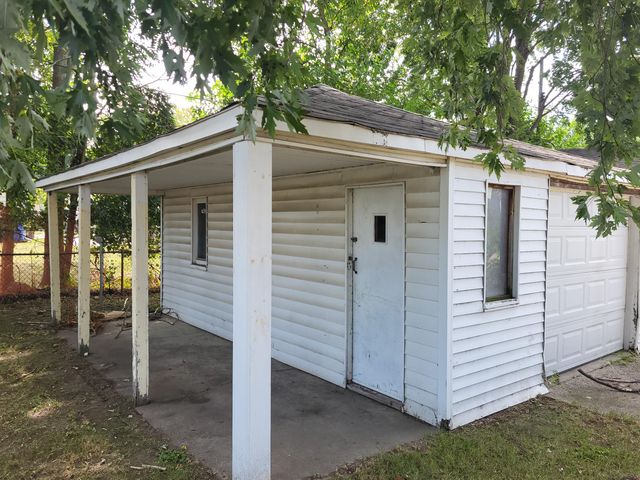 2216 Goulson Avenue, Warren, MI 48091