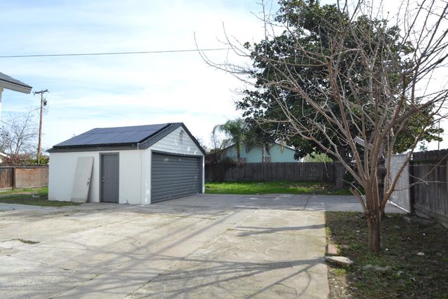 1206 N 8th Street, Fresno, CA 93703