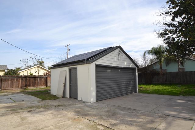 1206 N 8th Street, Fresno, CA 93703