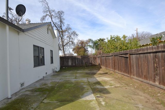 1206 N 8th Street, Fresno, CA 93703