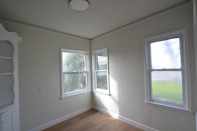 1206 N 8th Street, Fresno, CA 93703