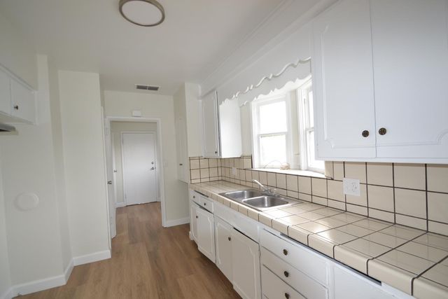 1206 N 8th Street, Fresno, CA 93703