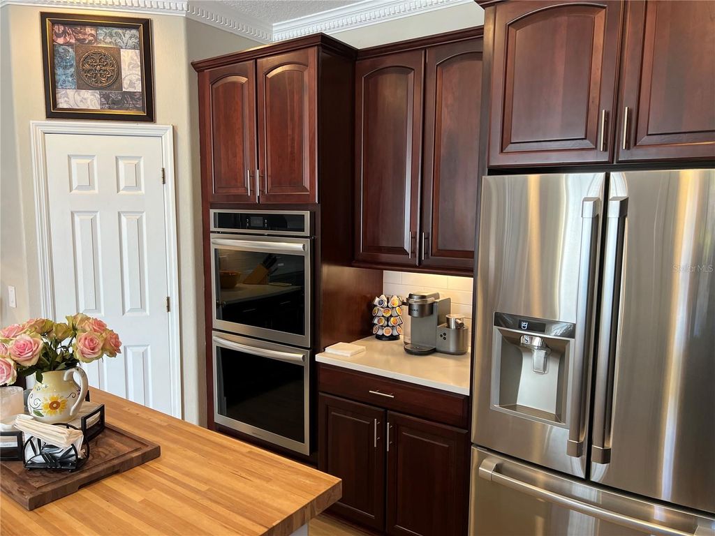 Image 15 of property listing at 9754 PINEOLA DRIVE, Orlando, FL 32836