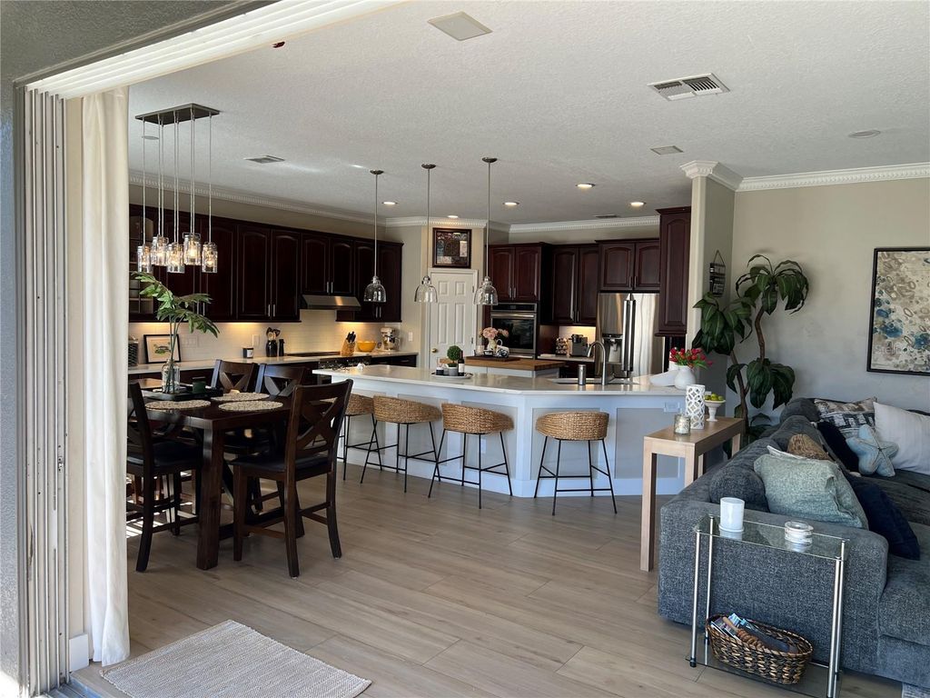 Image 24 of property listing at 9754 PINEOLA DRIVE, Orlando, FL 32836