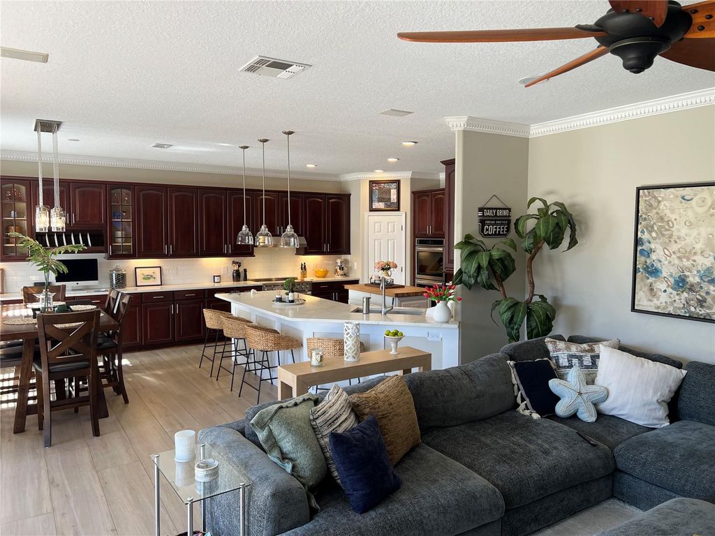 Image 25 of property listing at 9754 PINEOLA DRIVE, Orlando, FL 32836