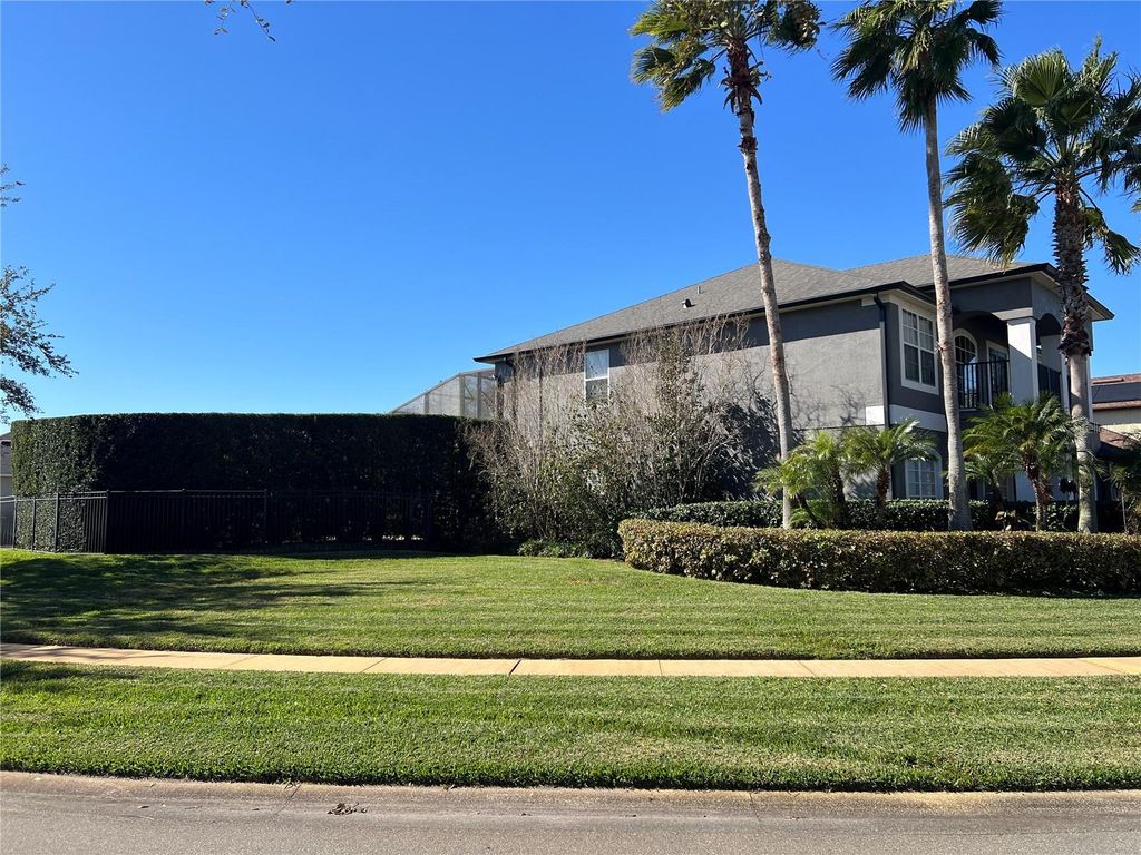 Image 5 of property listing at 9754 PINEOLA DRIVE, Orlando, FL 32836