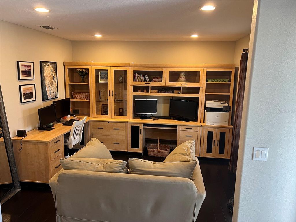 Image 47 of property listing at 9754 PINEOLA DRIVE, Orlando, FL 32836