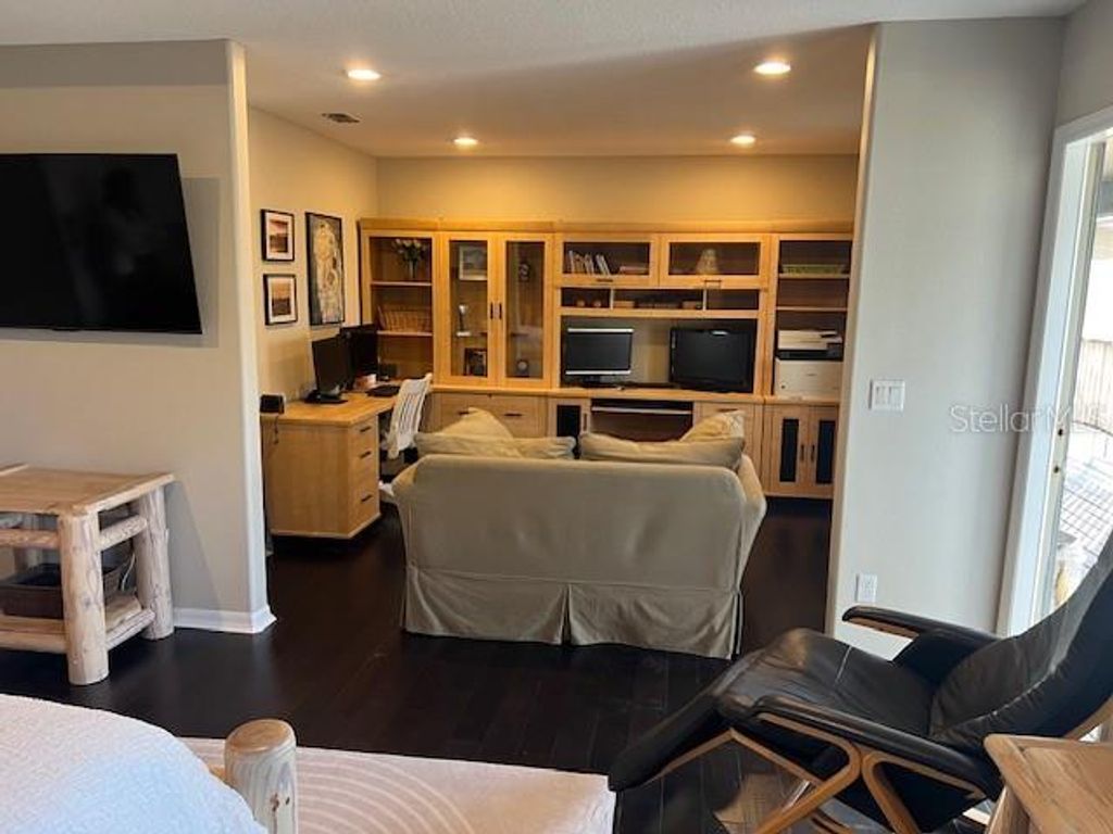 Image 48 of property listing at 9754 PINEOLA DRIVE, Orlando, FL 32836