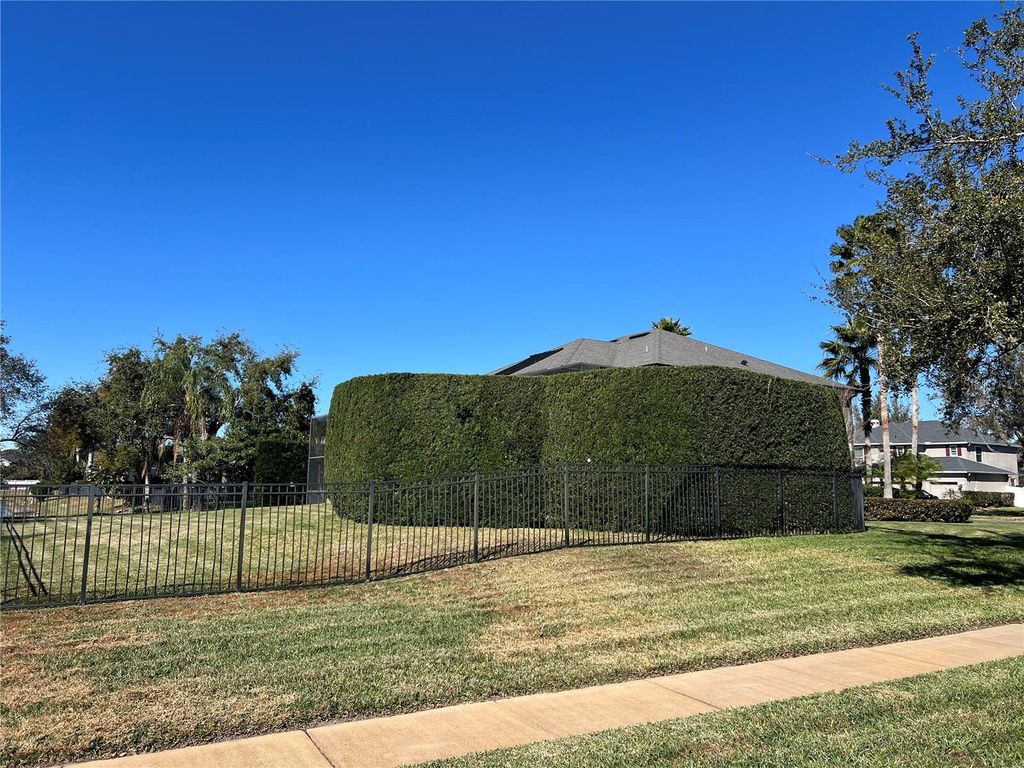 Image 6 of property listing at 9754 PINEOLA DRIVE, Orlando, FL 32836