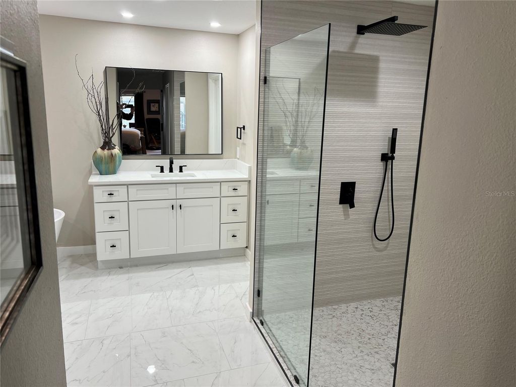 Image 52 of property listing at 9754 PINEOLA DRIVE, Orlando, FL 32836