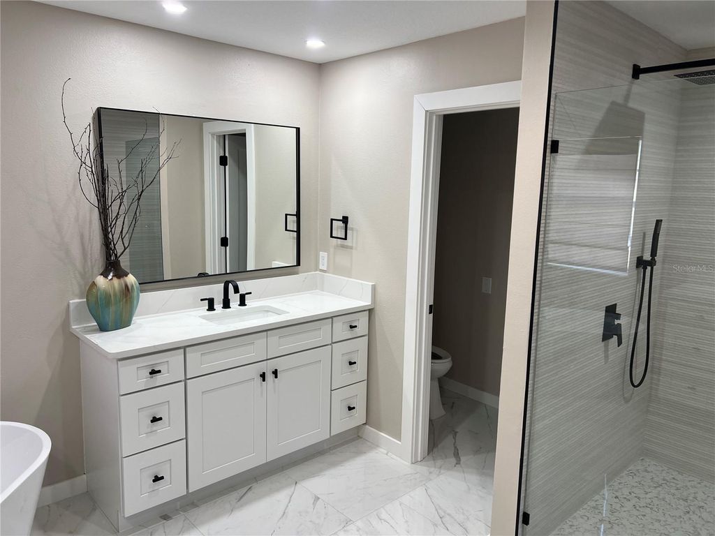 Image 54 of property listing at 9754 PINEOLA DRIVE, Orlando, FL 32836