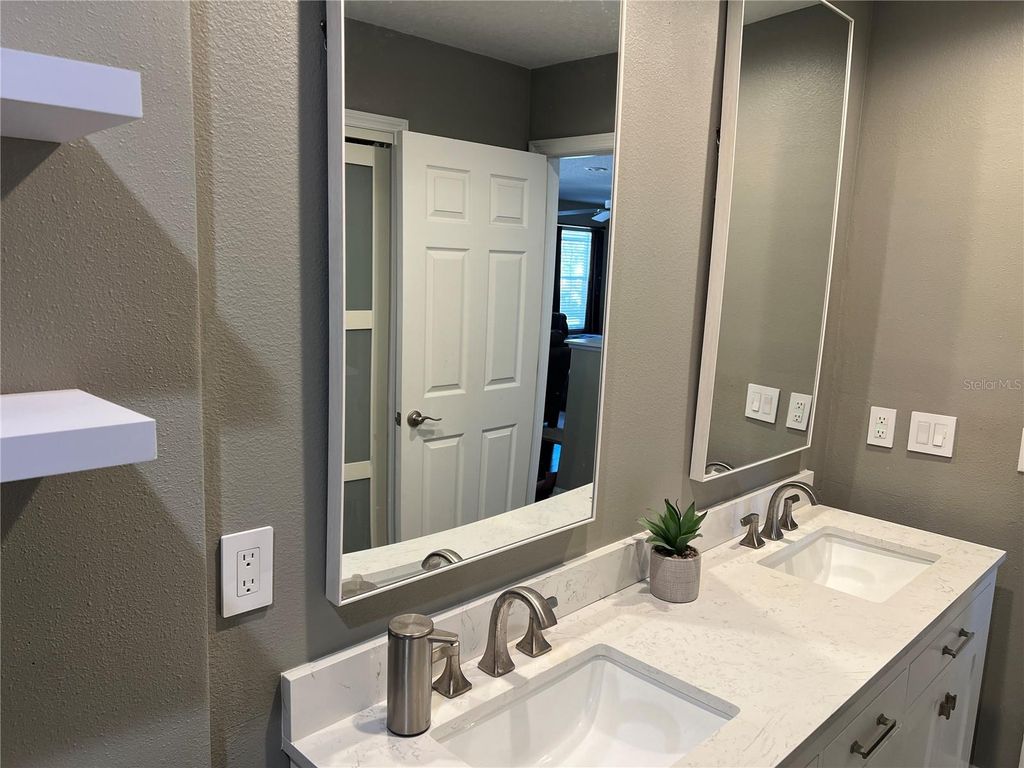 Image 68 of property listing at 9754 PINEOLA DRIVE, Orlando, FL 32836