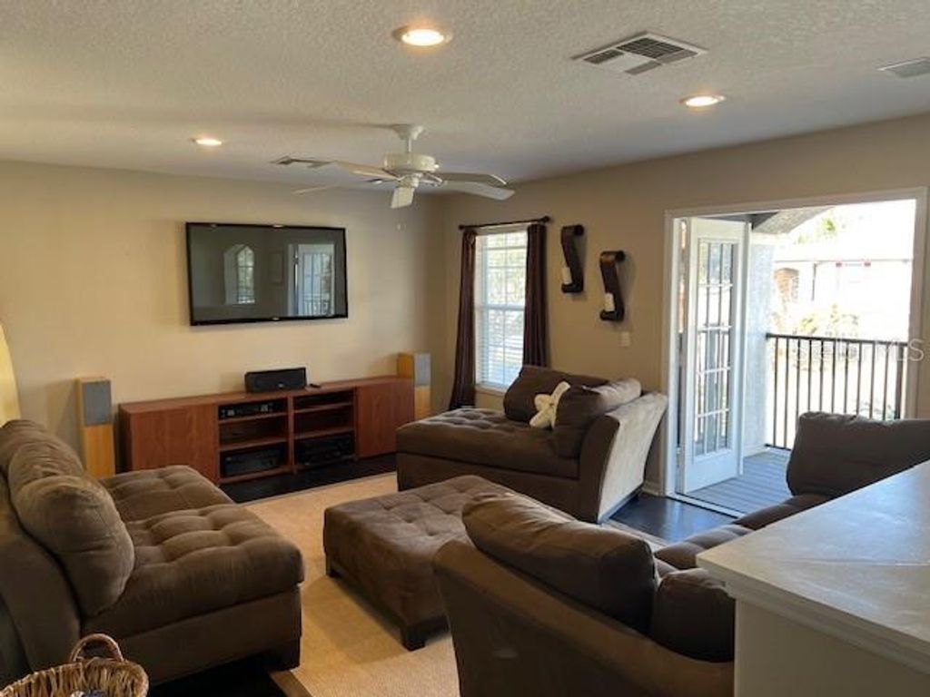 Image 70 of property listing at 9754 PINEOLA DRIVE, Orlando, FL 32836