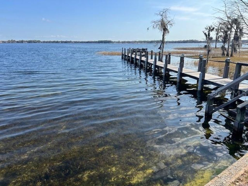 Image 73 of property listing at 9754 PINEOLA DRIVE, Orlando, FL 32836