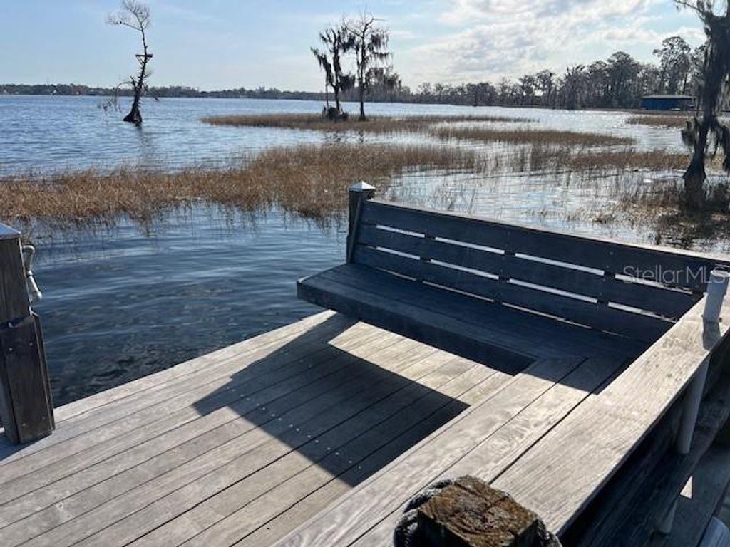 Image 75 of property listing at 9754 PINEOLA DRIVE, Orlando, FL 32836