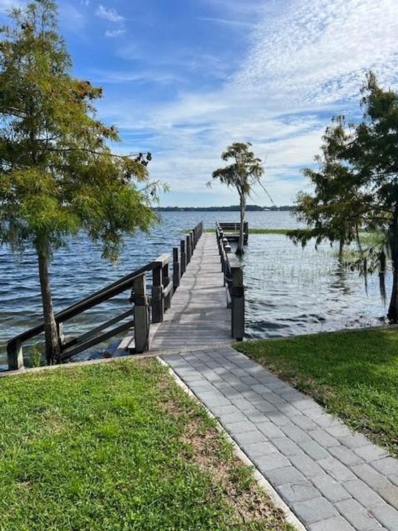 Image 77 of property listing at 9754 PINEOLA DRIVE, Orlando, FL 32836