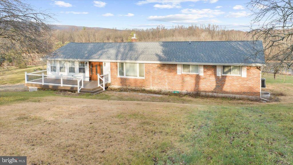 988 HOCH ROAD, Danielsville, PA 18038